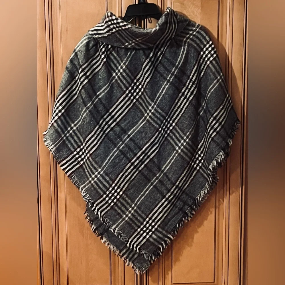 NWT Accessory Street NY Blanket Wrap